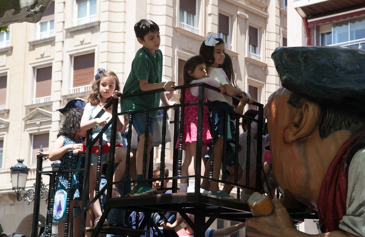 Fotos: Un domingo muy festivo en Logroño