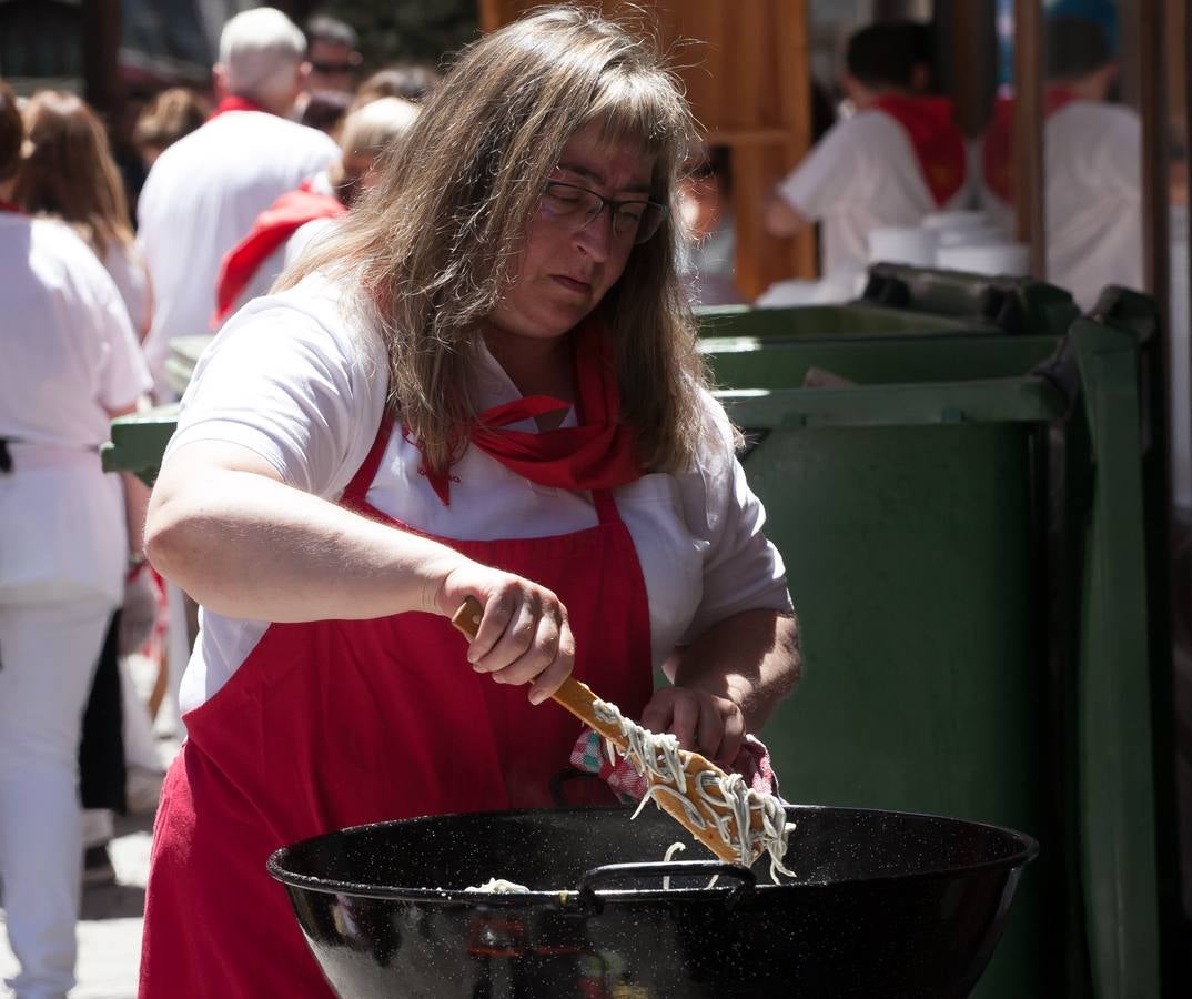 Fotos: Un domingo muy festivo en Logroño