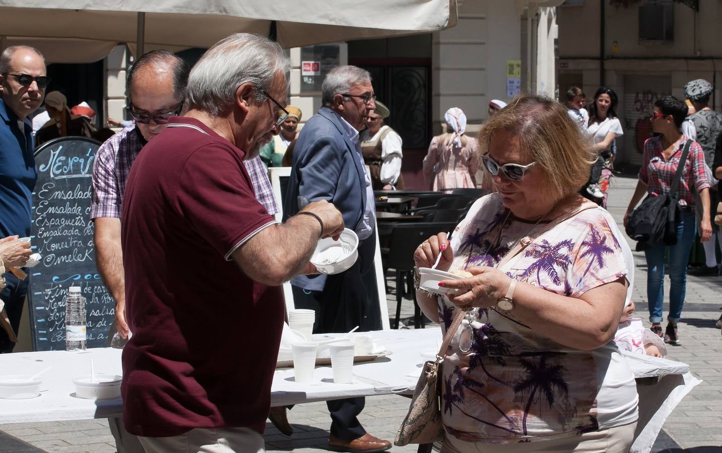Fotos: Un domingo muy festivo en Logroño