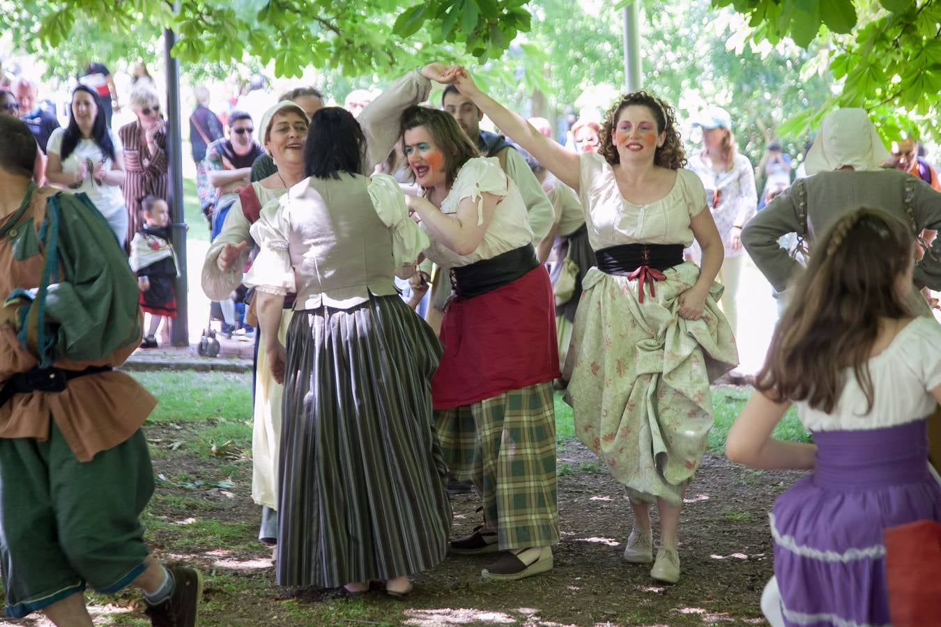 Fotos: Un domingo muy festivo en Logroño