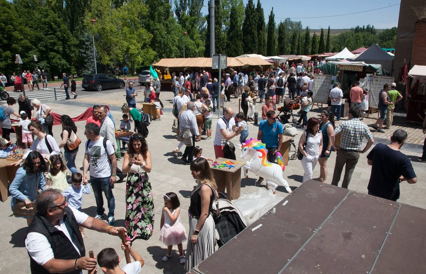 Fotos: Un domingo muy festivo en Logroño