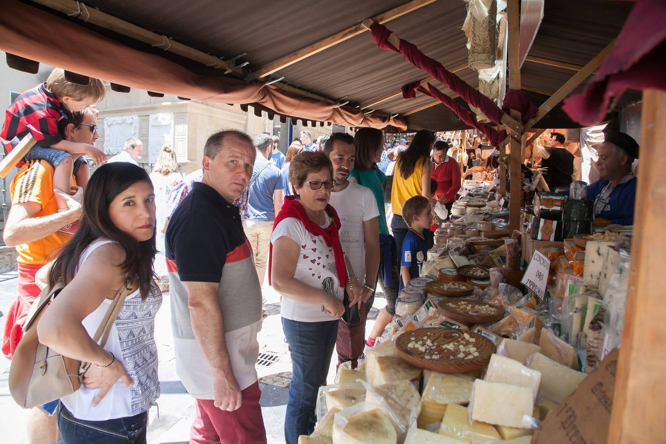 Fotos: Un domingo muy festivo en Logroño