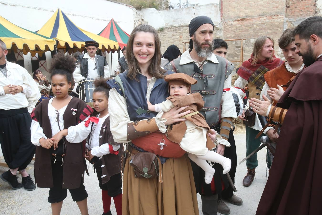 Fotos: Los franceses acampan a orillas del Ebro