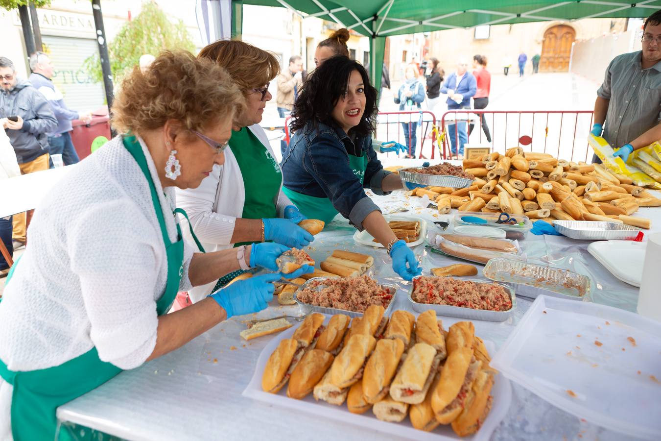 Fotos: La Casa de Andalucía ofrece una degustación de bocatita de melva con pimientos