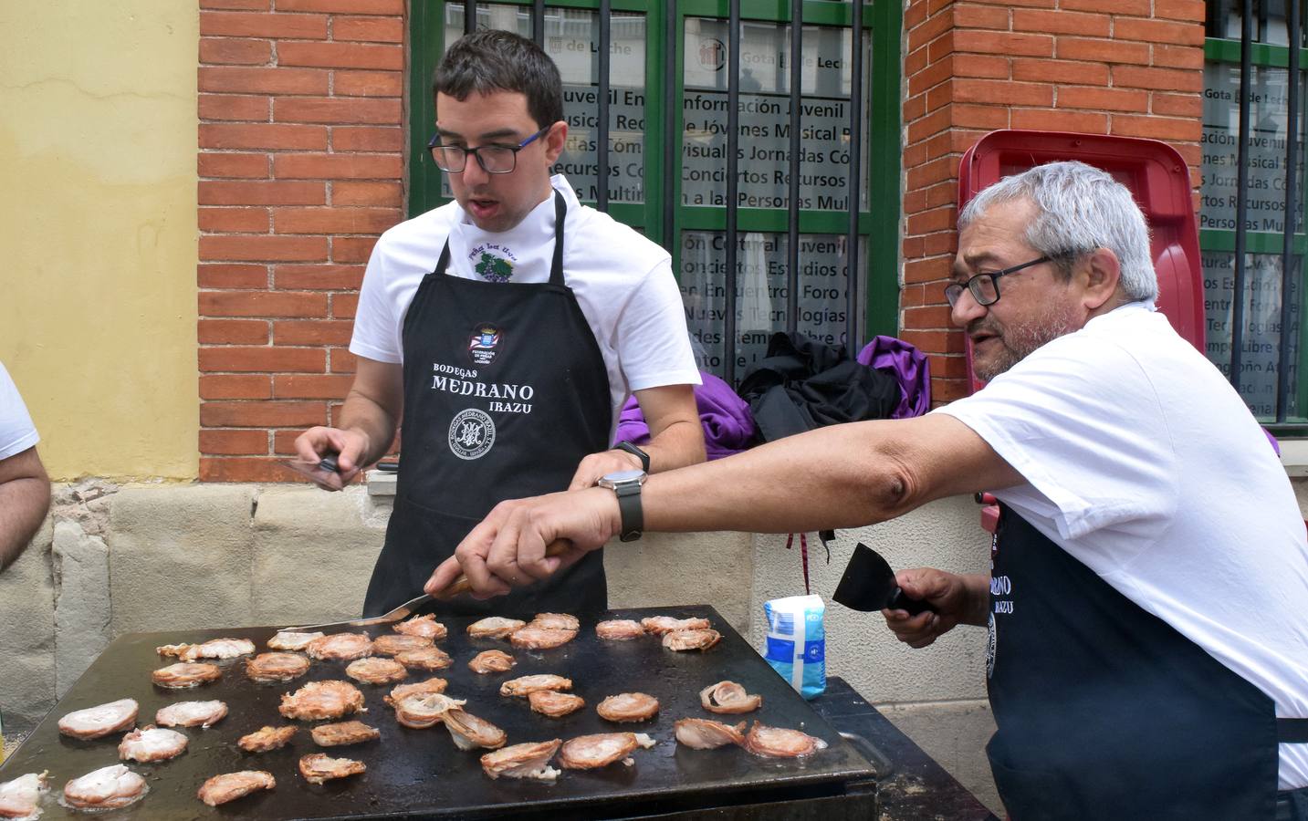 Fotos: Degustación de embuchados a cargo de la Peña La Uva