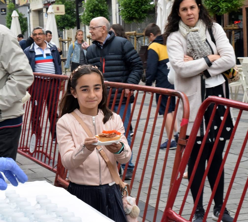 Fotos: Degustación de embuchados a cargo de la Peña La Uva