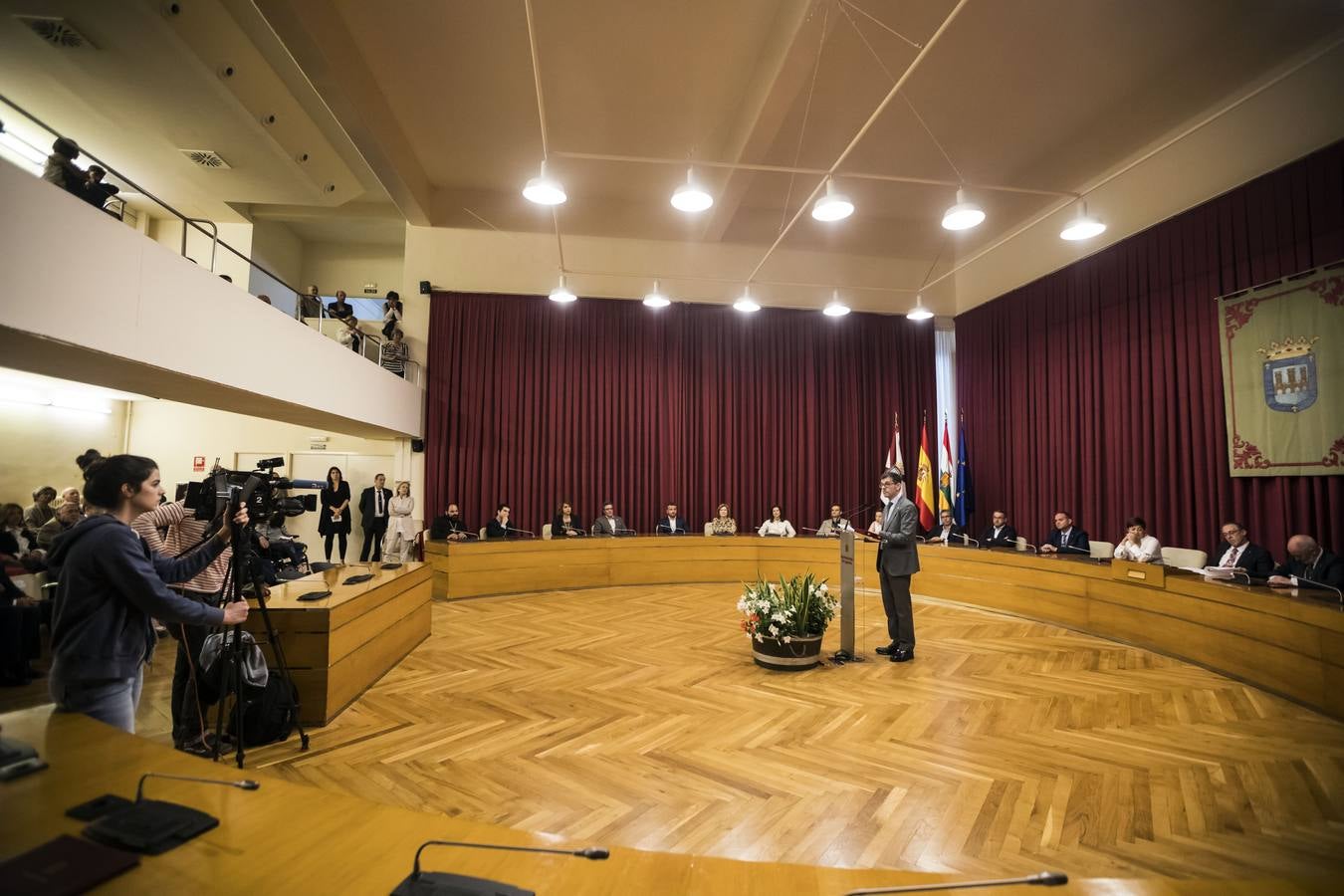 Acto de entrega de la Insignias de San Bernabé, en esta ocasión, al periodista Fernando Lázaro; la presidenta del CERMI, Manoli Muro; el médico Joaquín Yangüela; y la voluntaria María Jesús Romero