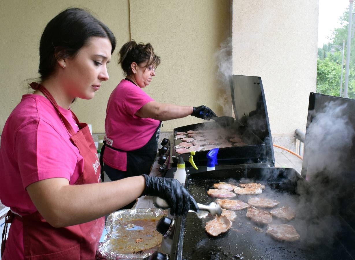 Fotos: Degustación de lomo con pimientos en la calle Ruavieja