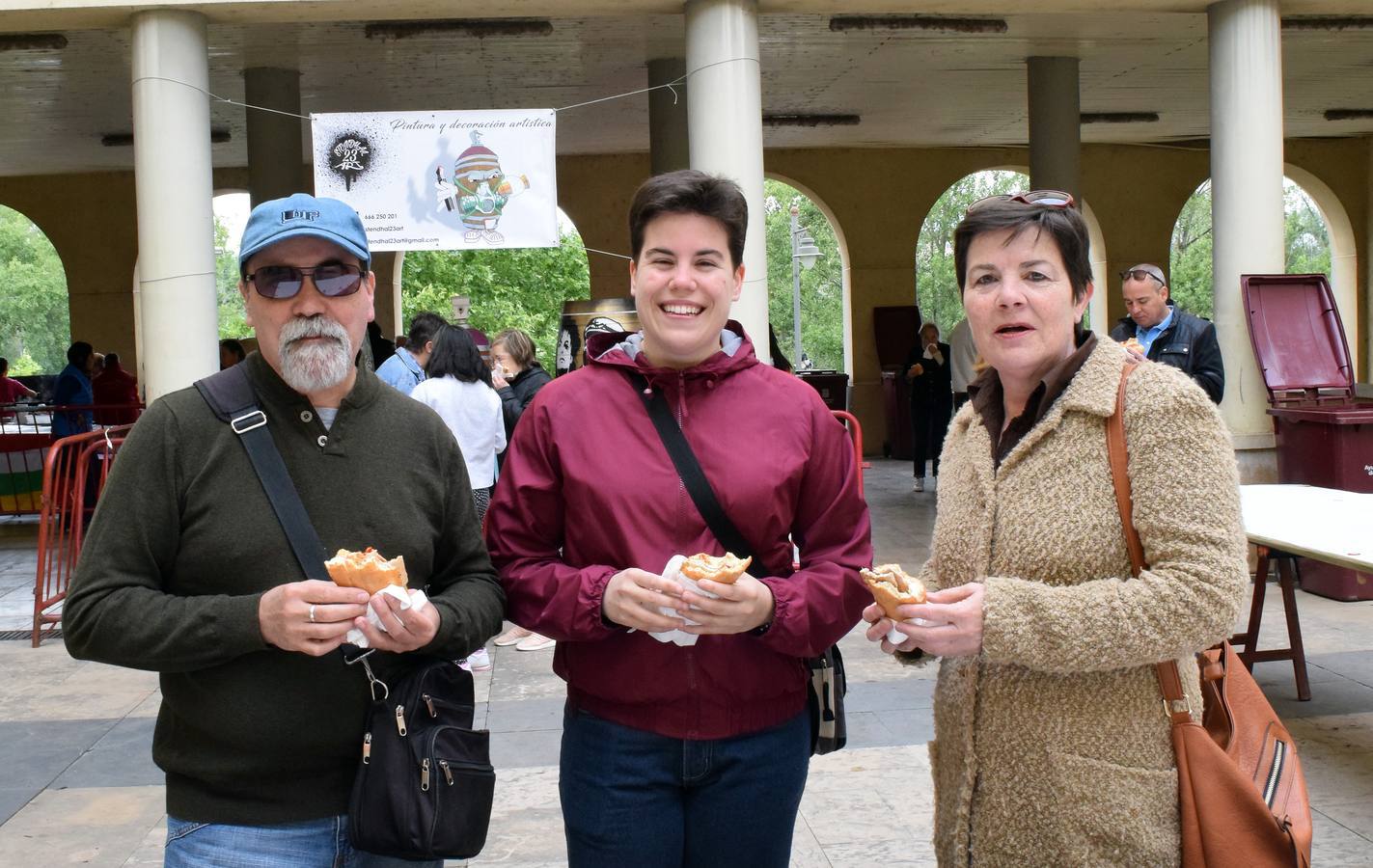 Fotos: Degustación de lomo con pimientos en la calle Ruavieja