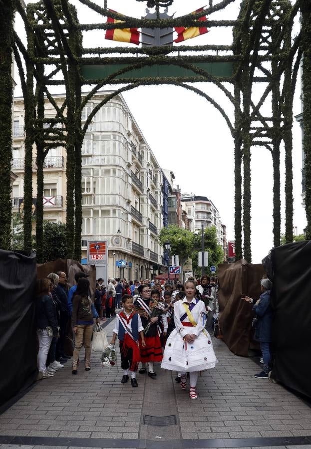 Fotos: Tradicional ofrenda de flores en El Revellín