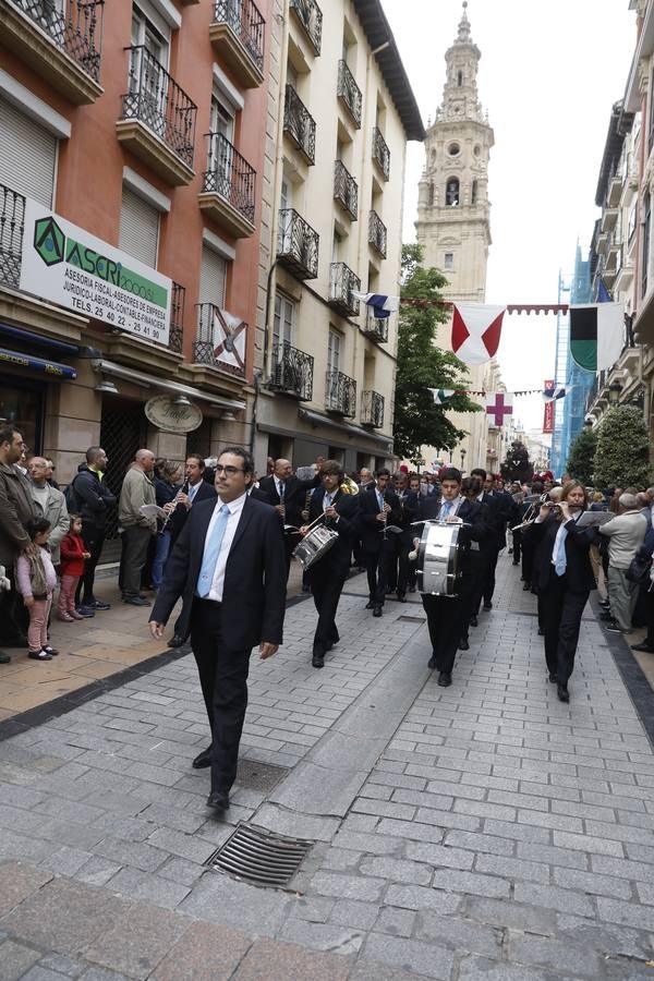 Fotos: Tradicional ofrenda de flores en El Revellín