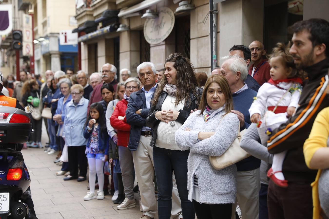 Fotos: Tradicional ofrenda de flores en El Revellín