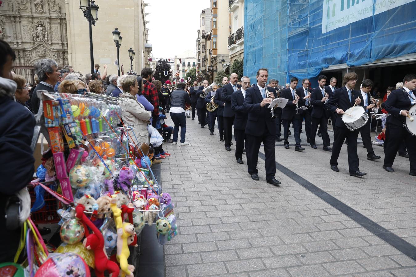 Fotos: Tradicional ofrenda de flores en El Revellín