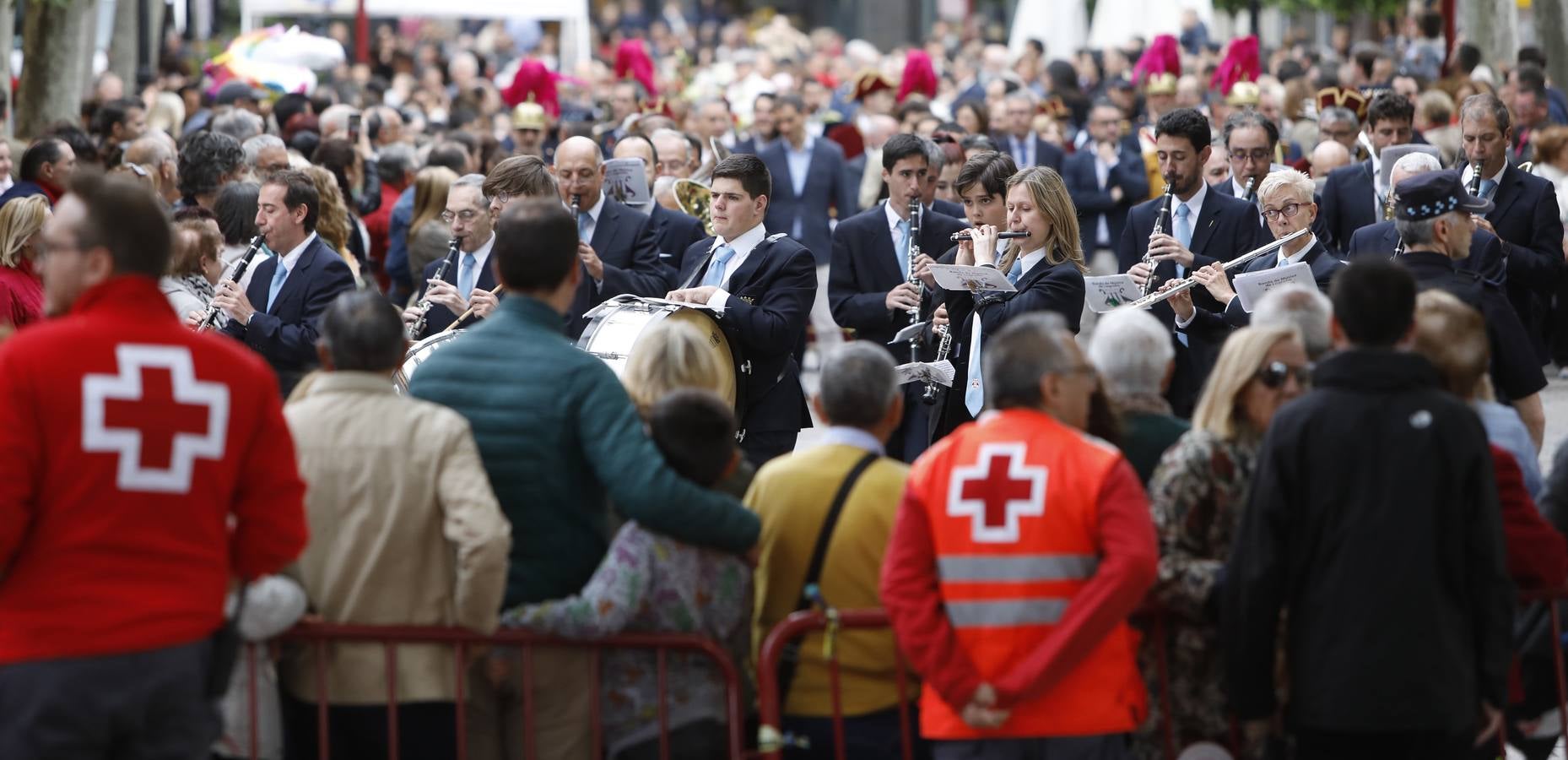 Fotos: Tradicional ofrenda de flores en El Revellín