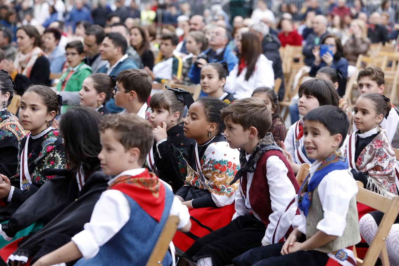 Fotos: Tradicional ofrenda de flores en El Revellín