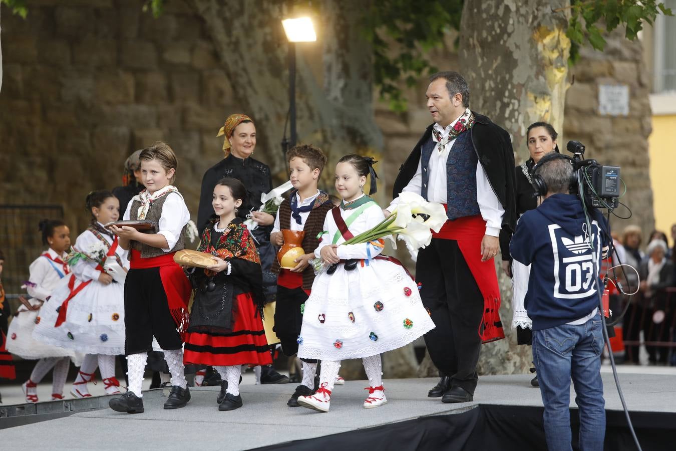 Fotos: Tradicional ofrenda de flores en El Revellín