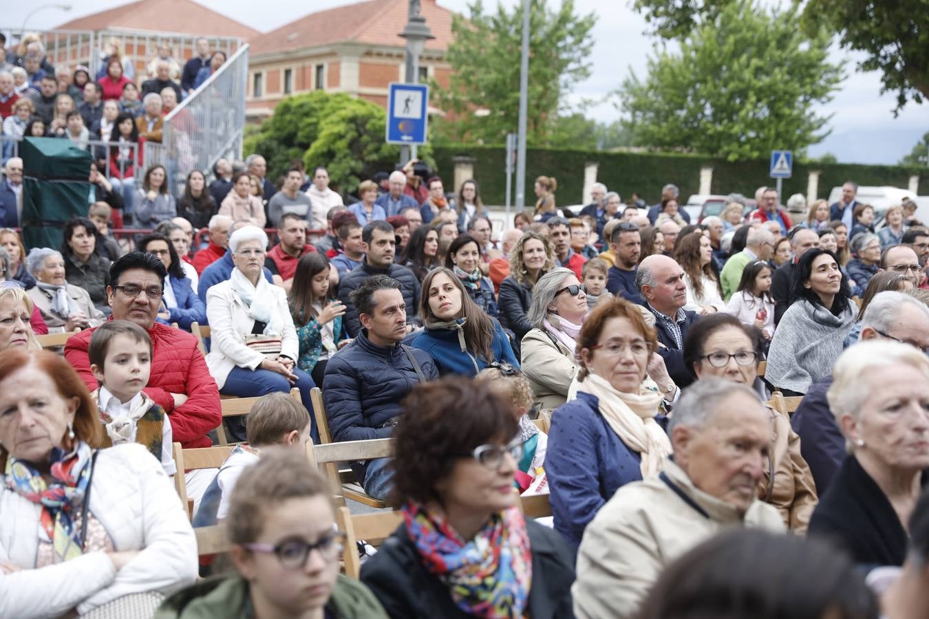 Fotos: Tradicional ofrenda de flores en El Revellín