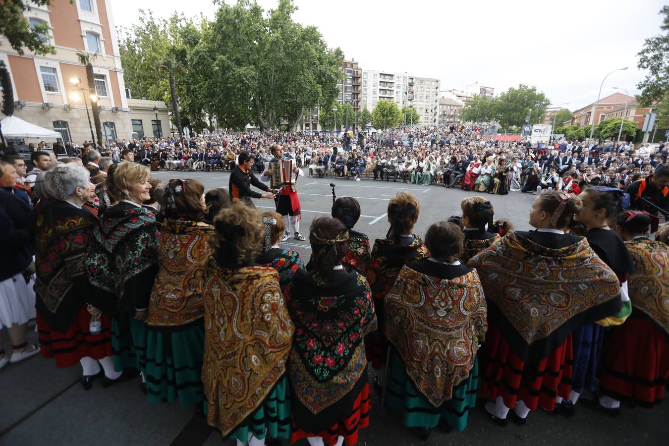 Fotos: Tradicional ofrenda de flores en El Revellín