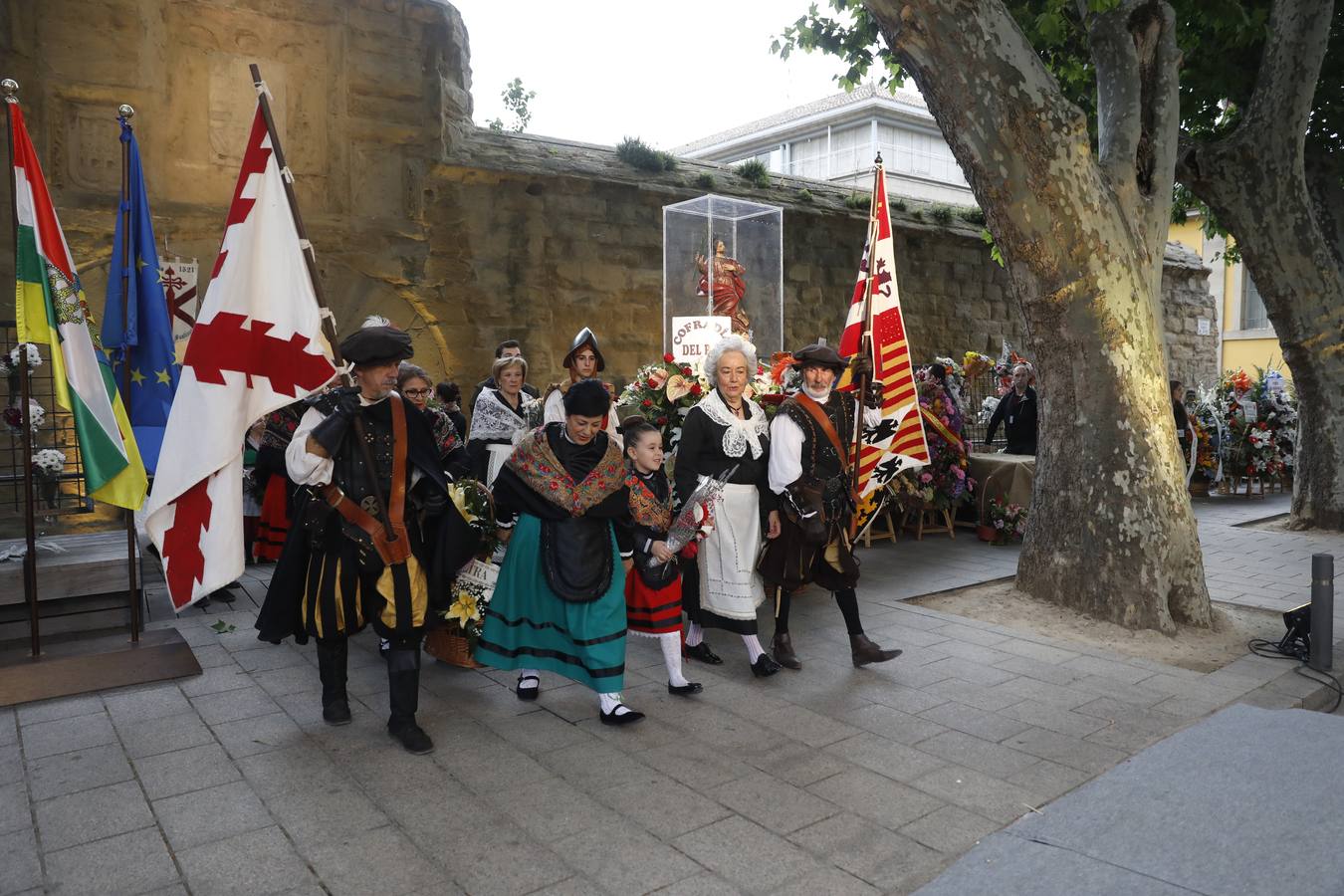 Fotos: Tradicional ofrenda de flores en El Revellín