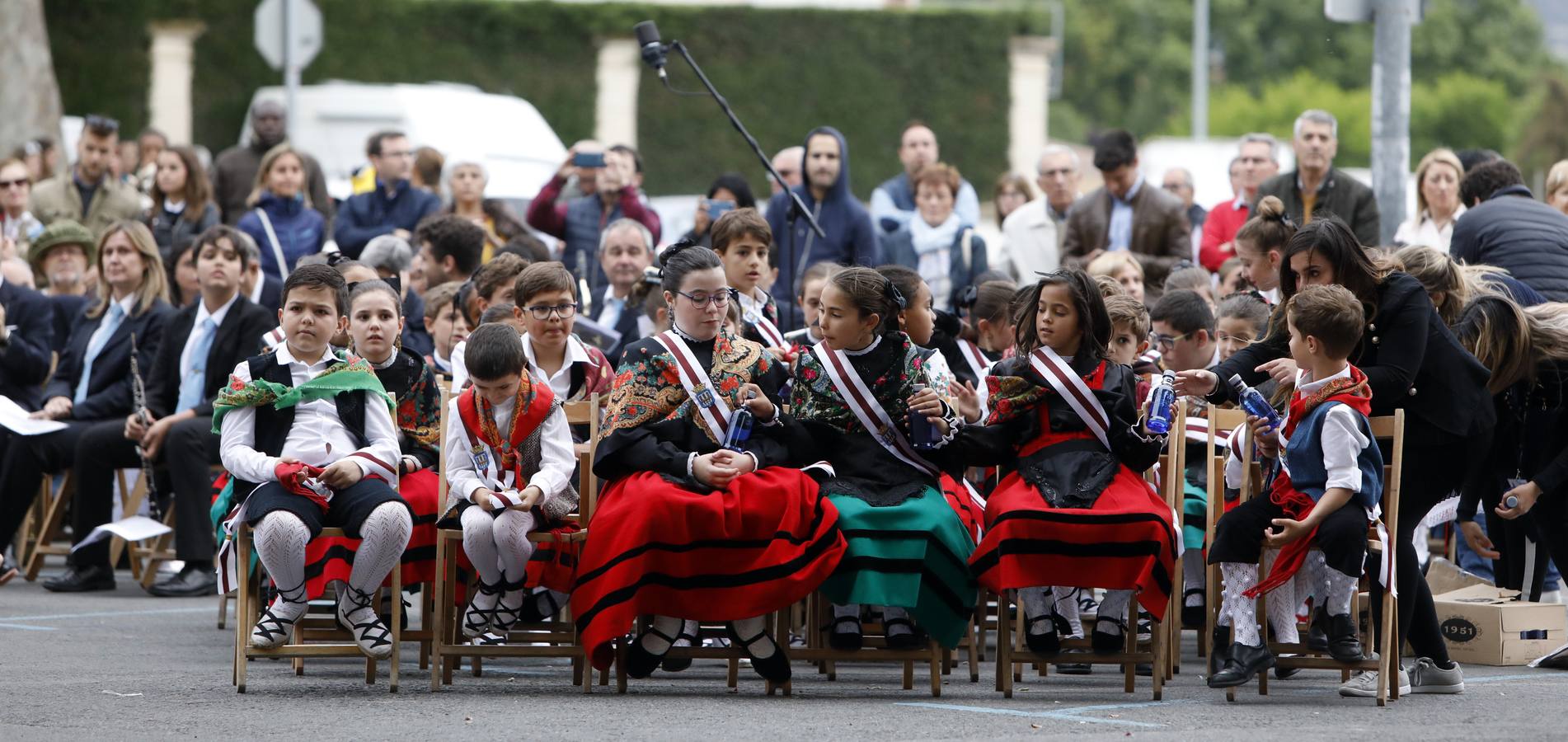 Fotos: Tradicional ofrenda de flores en El Revellín