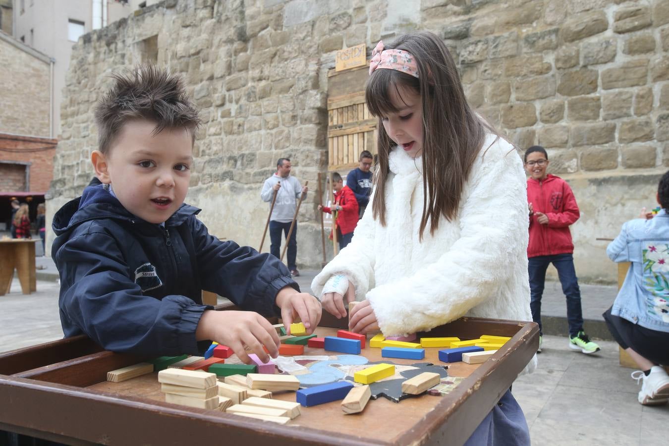 Fotos: Juegos tradicionales en la plaza de Santiago