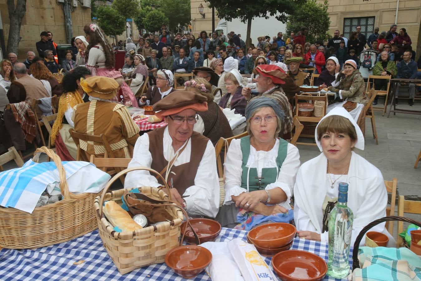 Fotos: Teatro y actuaciones en la calle por San Bernabé