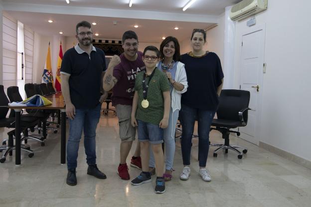 El Ayuntamiento de Villamediana recibe a Iván Niso, campeón nacional de kickboxing