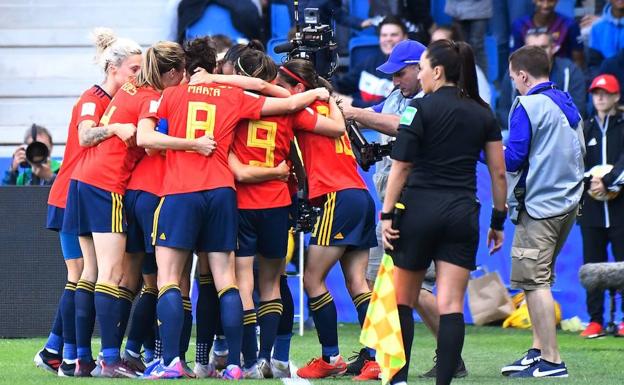 Las jugadoras de la selección celebran un gol ante Sudáfrica. 