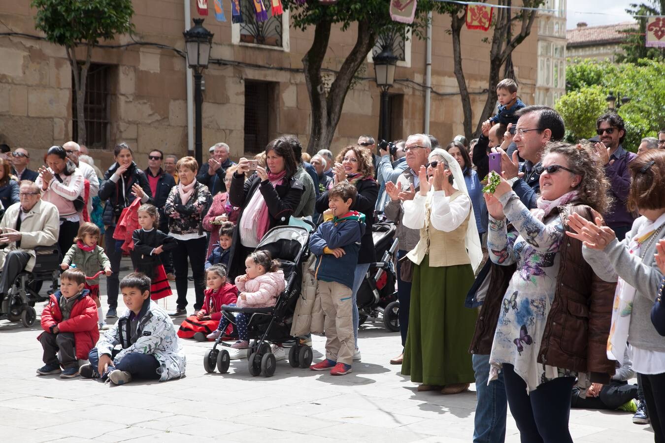 Fotos: Exaltación del folclore en la plaza de San Bartolomé