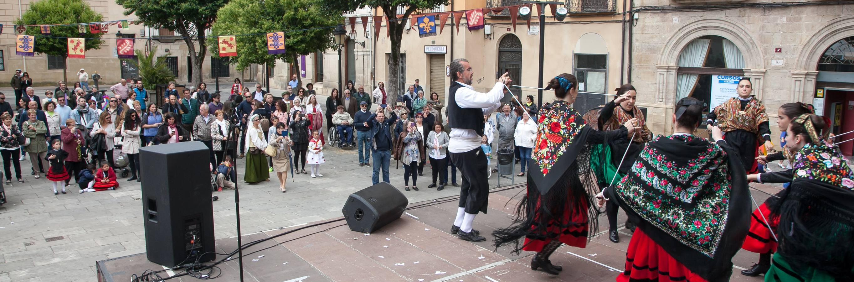 Fotos: Exaltación del folclore en la plaza de San Bartolomé