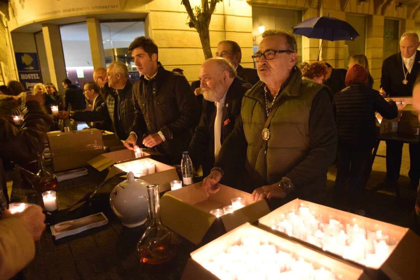 La Cofradía de San Bernabé celebró el encendido de luminarias en cumplimento del Voto de San Bernabé.