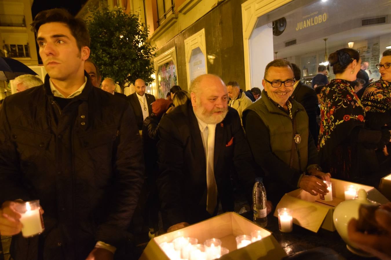 La Cofradía de San Bernabé celebró el encendido de luminarias en cumplimento del Voto de San Bernabé.