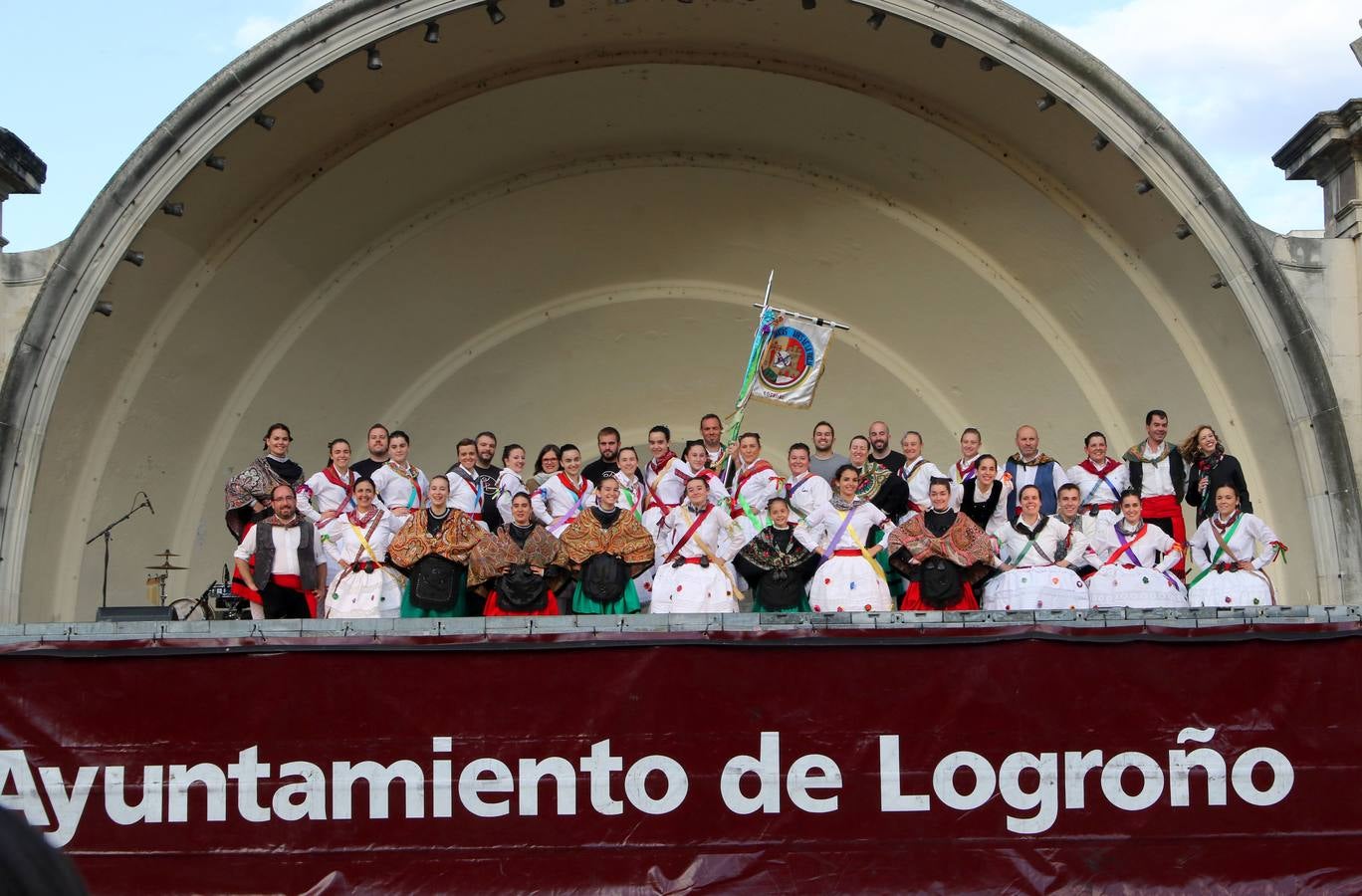 Fotos: VIII Festival Nacional de Folclore en el Paseo de El Espolón