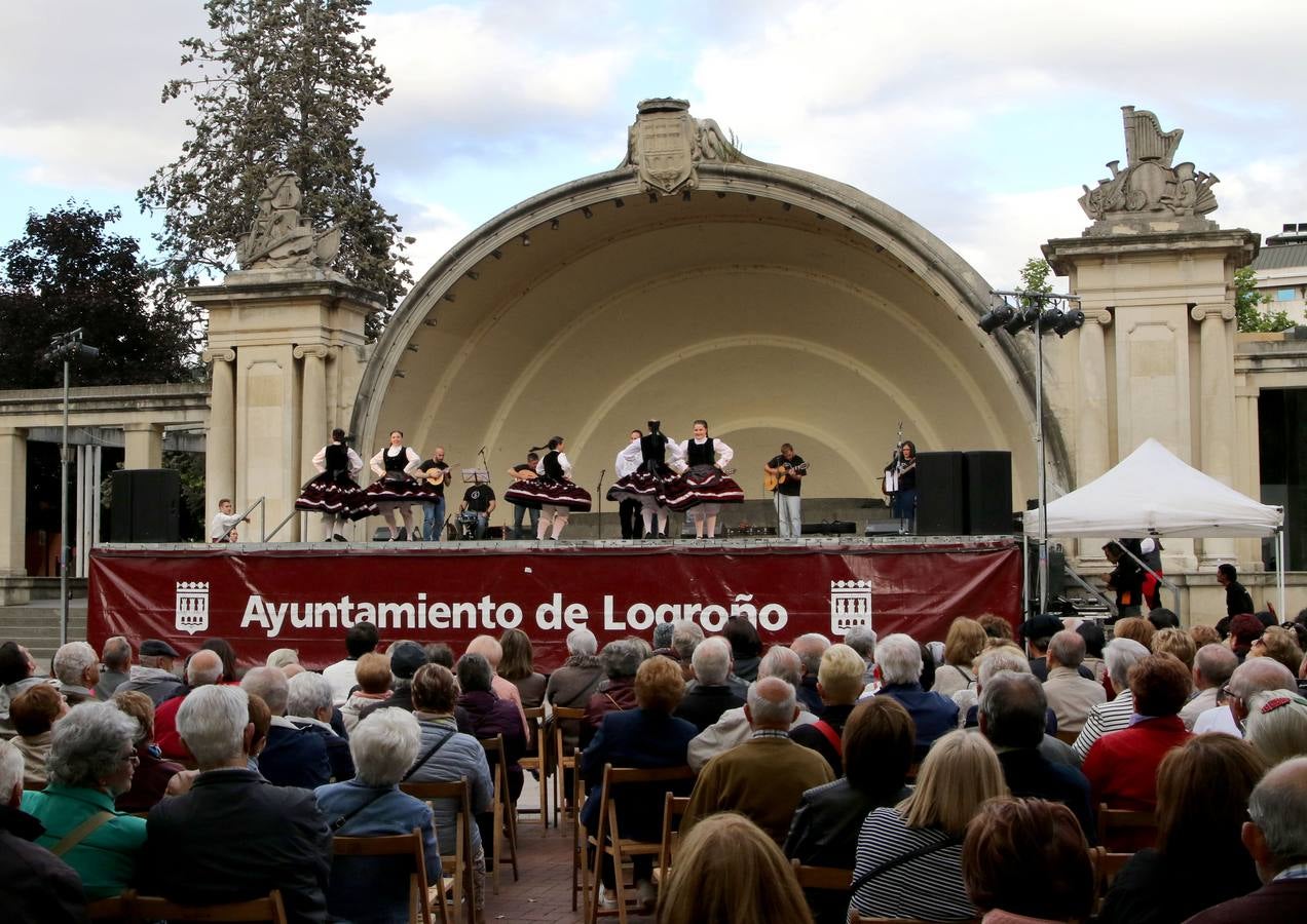 Fotos: VIII Festival Nacional de Folclore en el Paseo de El Espolón