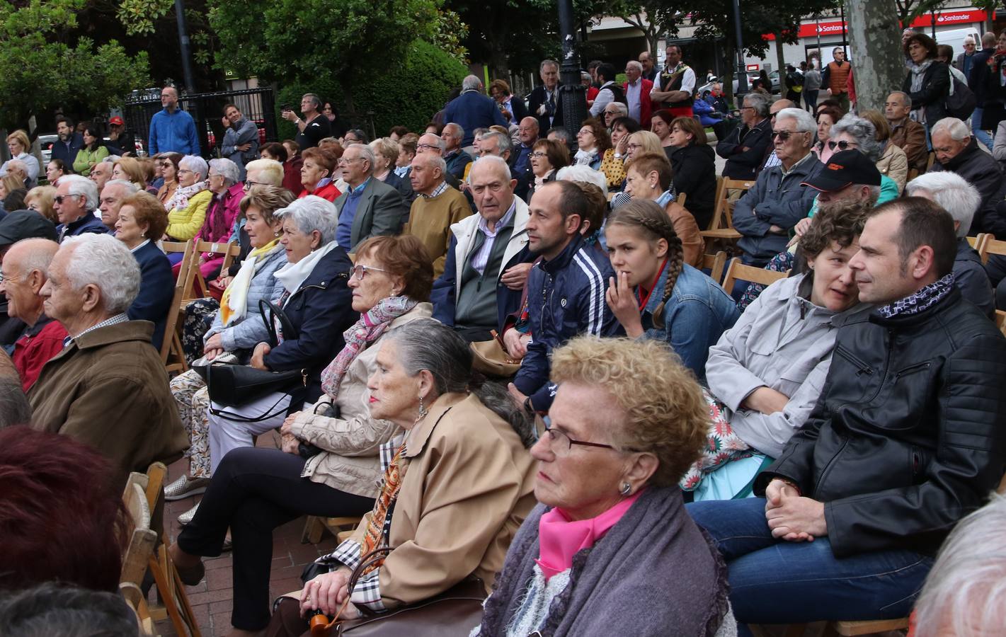 Fotos: VIII Festival Nacional de Folclore en el Paseo de El Espolón