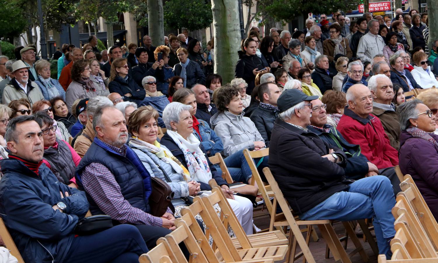 Fotos: VIII Festival Nacional de Folclore en el Paseo de El Espolón