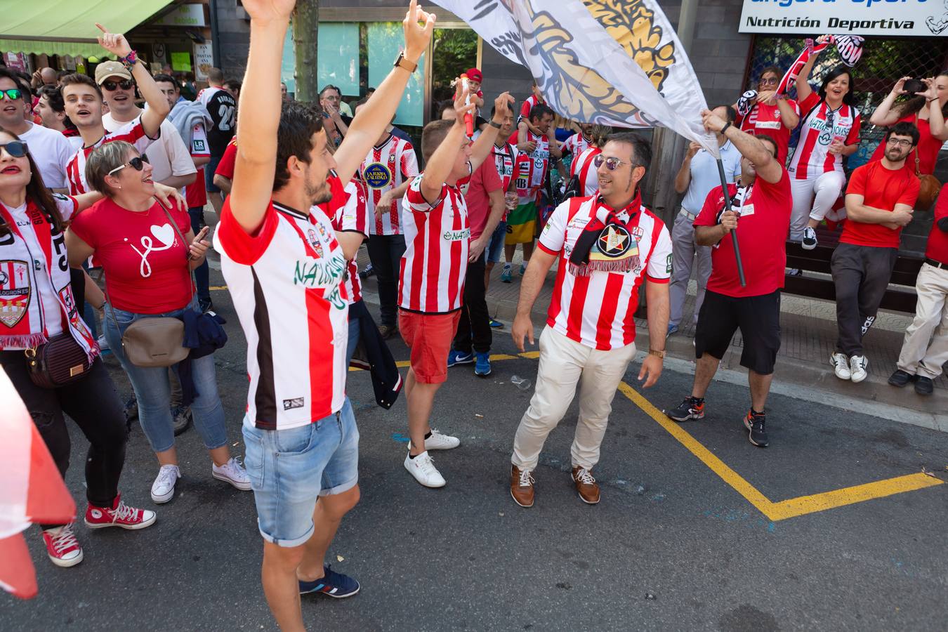 Fotos: Logroño arropa a la UD Logroñés hasta Las Gaunas (1)