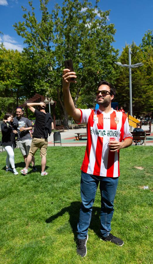 Fotos: Logroño arropa a la UD Logroñés hasta Las Gaunas (1)