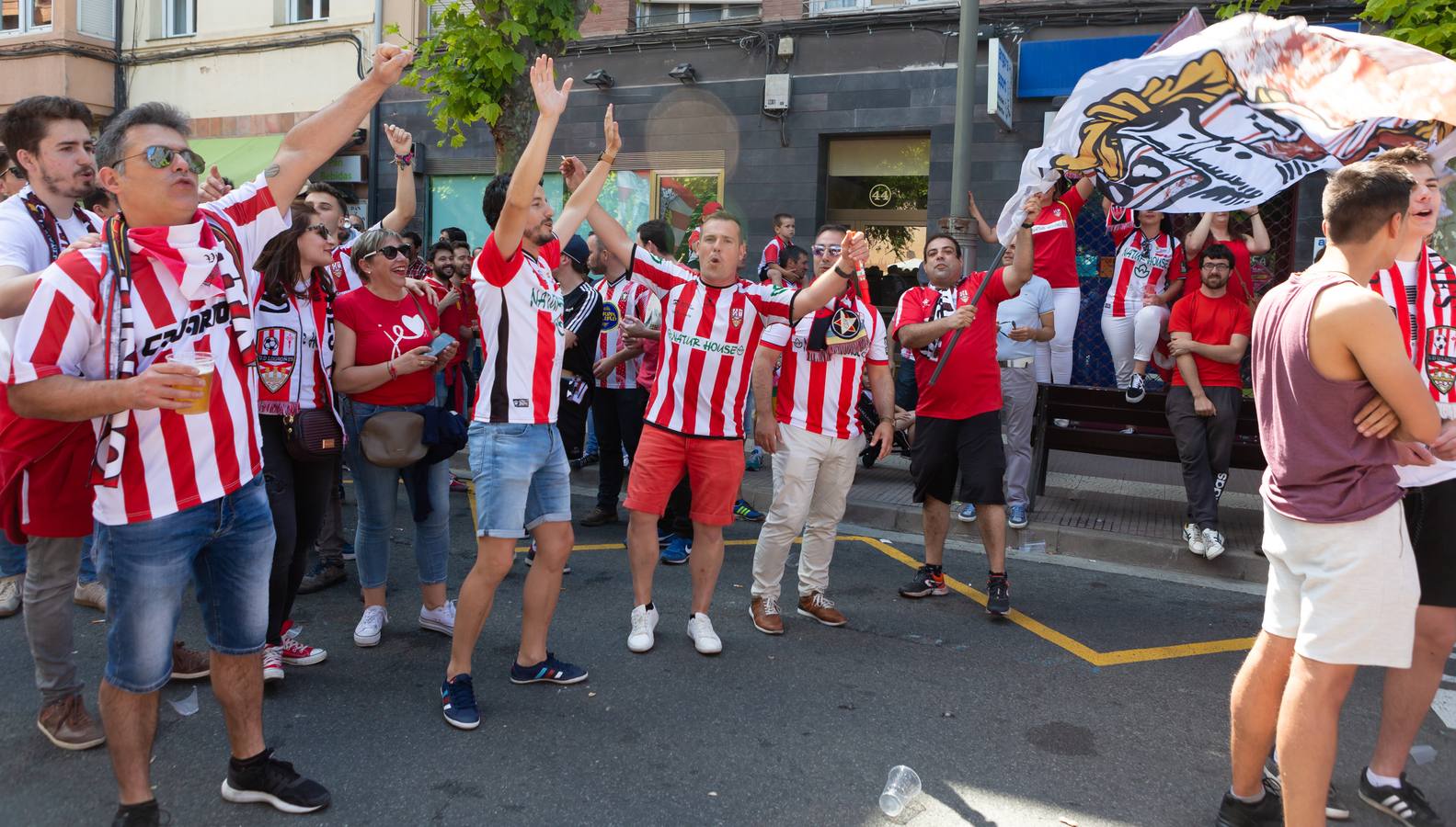 Fotos: Logroño arropa a la UD Logroñés hasta Las Gaunas (1)