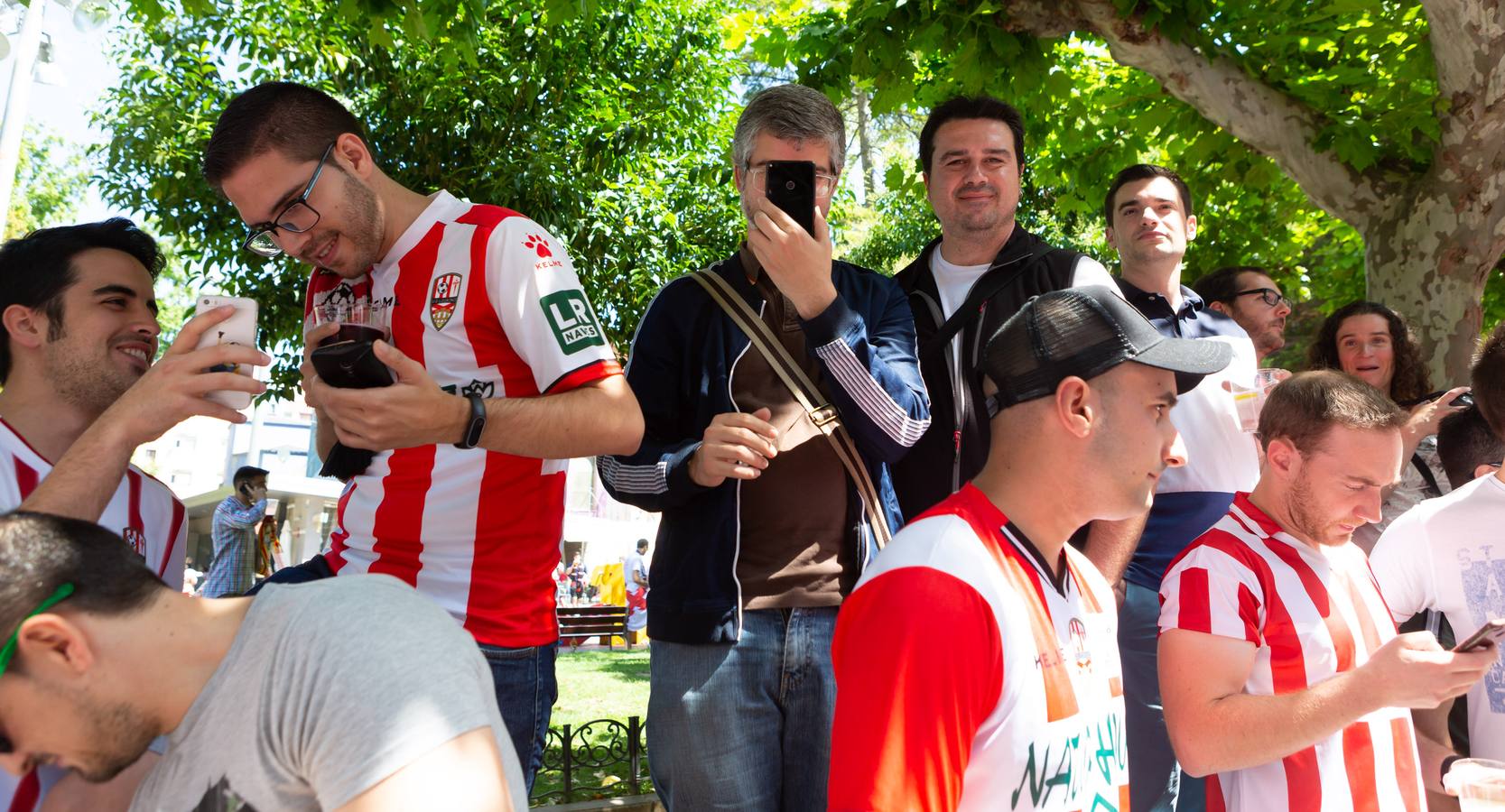 Fotos: Logroño arropa a la UD Logroñés hasta Las Gaunas (1)