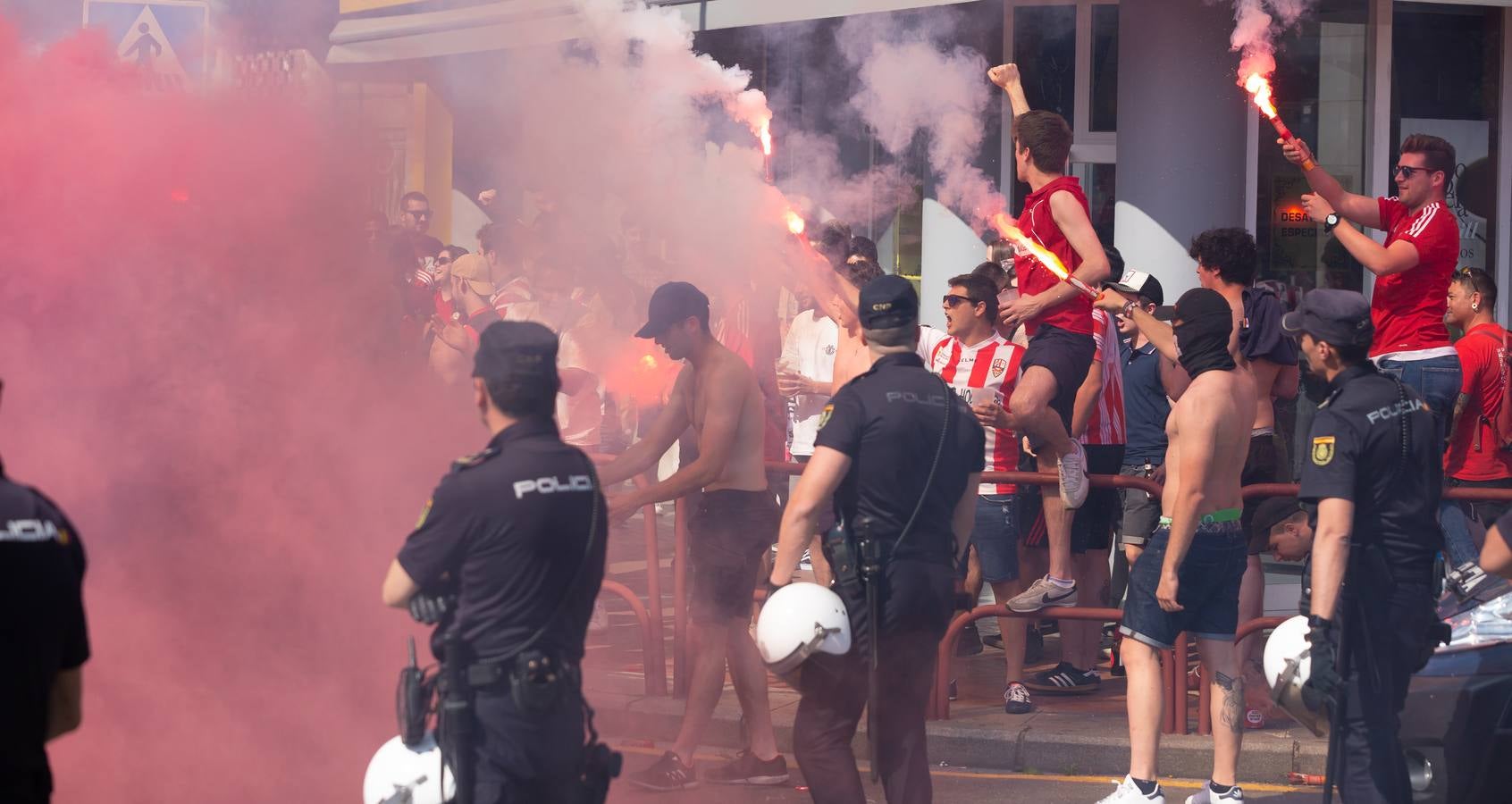 Fotos: La afición arropa a la UD Logroñés (3)