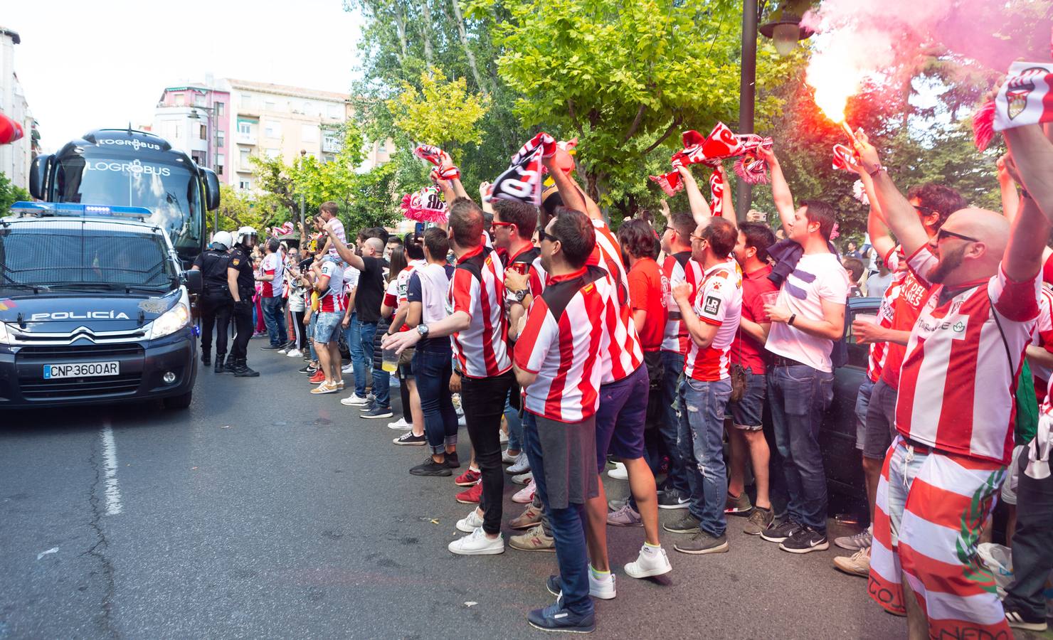 Fotos: La afición arropa a la UD Logroñés (2)