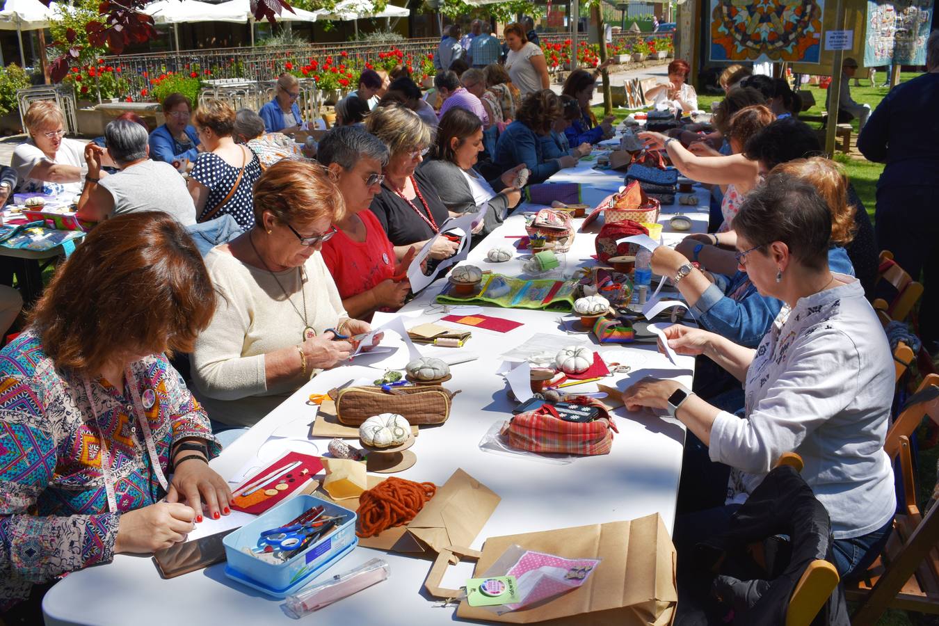 Fotos: XXVIII encuentro de asociaciones culturales de La Rioja y I encuentro de patchwork en Ocón