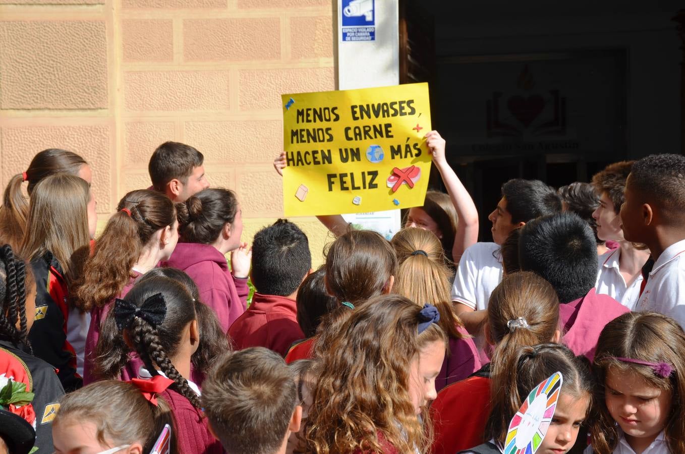 Los alumnos del colegio San Agustín han hecho un parón educativo por el Medio Ambiente.