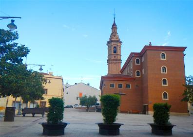 Imagen secundaria 1 - Vista desde Las Raposeras de una parte del territorio por donde pasa la ruta, iglesia de Pradejón y molino 