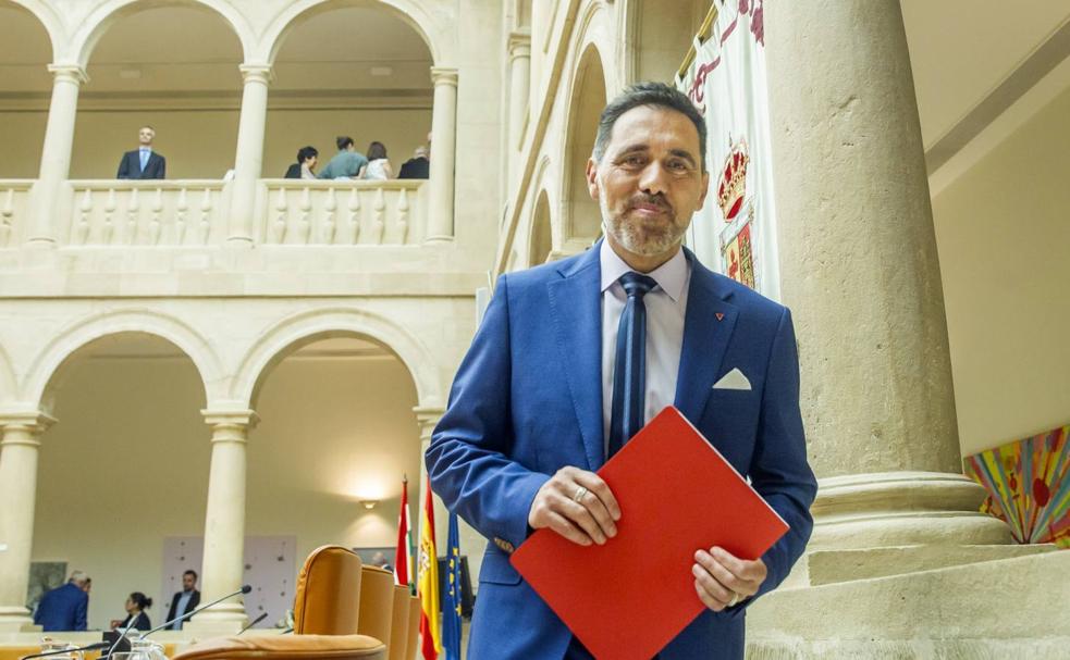 García, tras el pleno inaugural de la legislatura. 