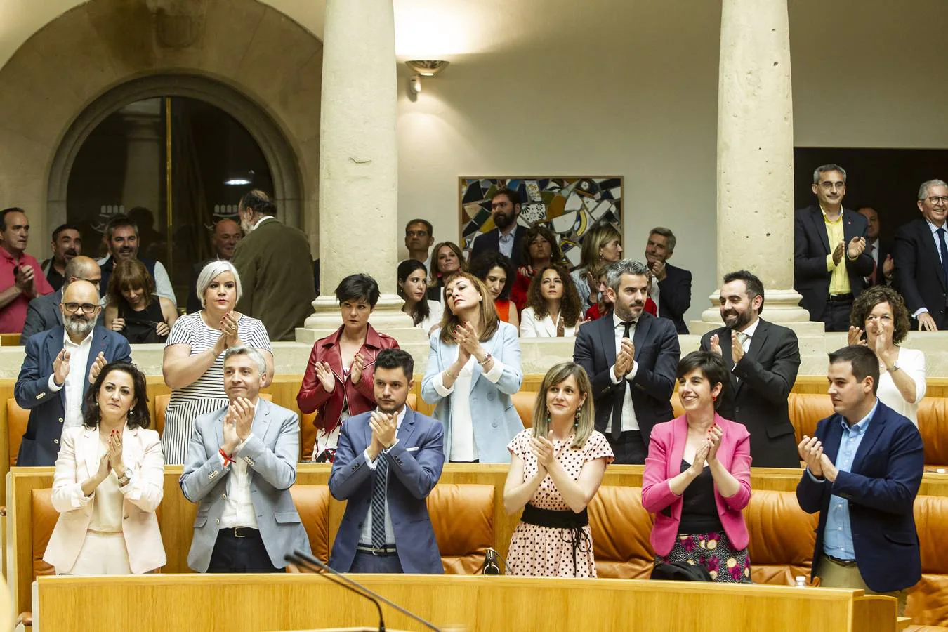 Fotos: Proclamación de la Mesa del Parlamento riojano y la toma de posesión de los diputados