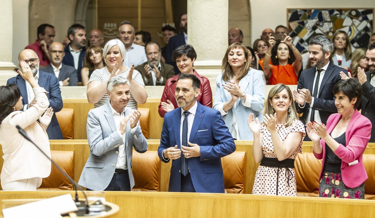 Fotos: Aplausos, gestos y discursos en la sesión para proclamar la Mesa del Parlamento riojano