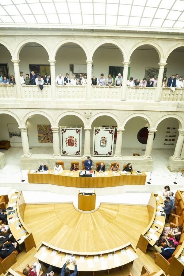 Fotos: Aplausos, gestos y discursos en la sesión para proclamar la Mesa del Parlamento riojano