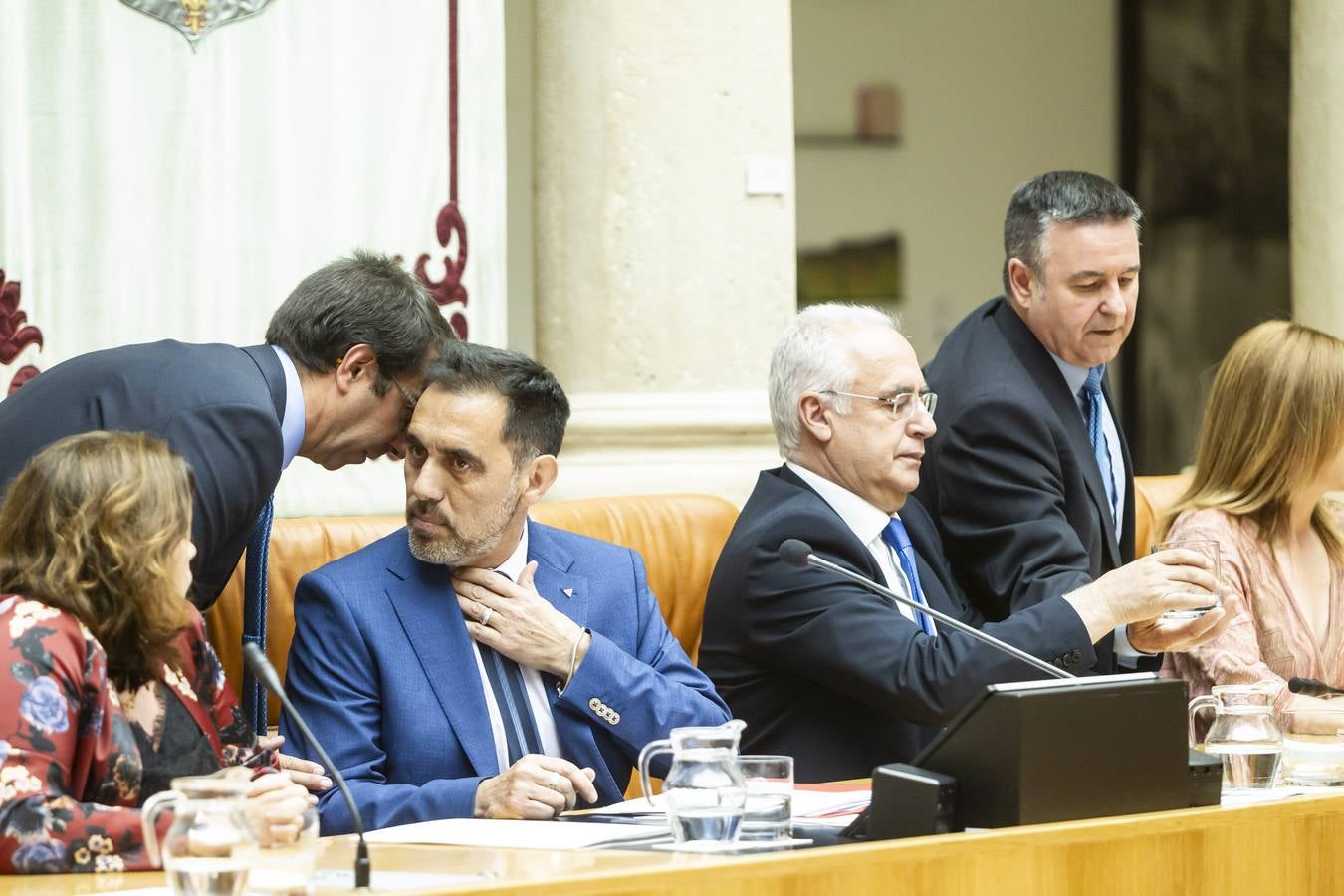 Fotos: Aplausos, gestos y discursos en la sesión para proclamar la Mesa del Parlamento riojano